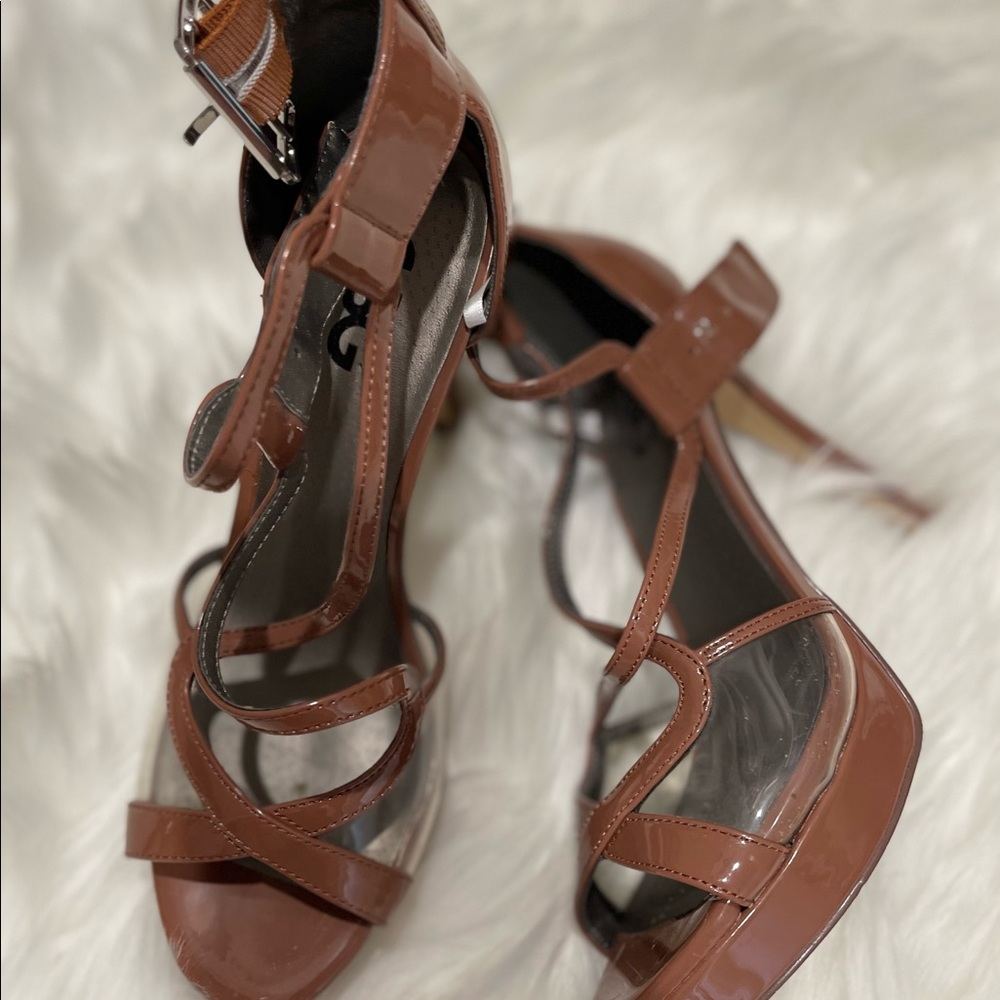 GBG Guess Women's Brown Vinyl Platform Sandals Shoes size 7